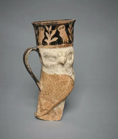 rhyton ; vase plastique
